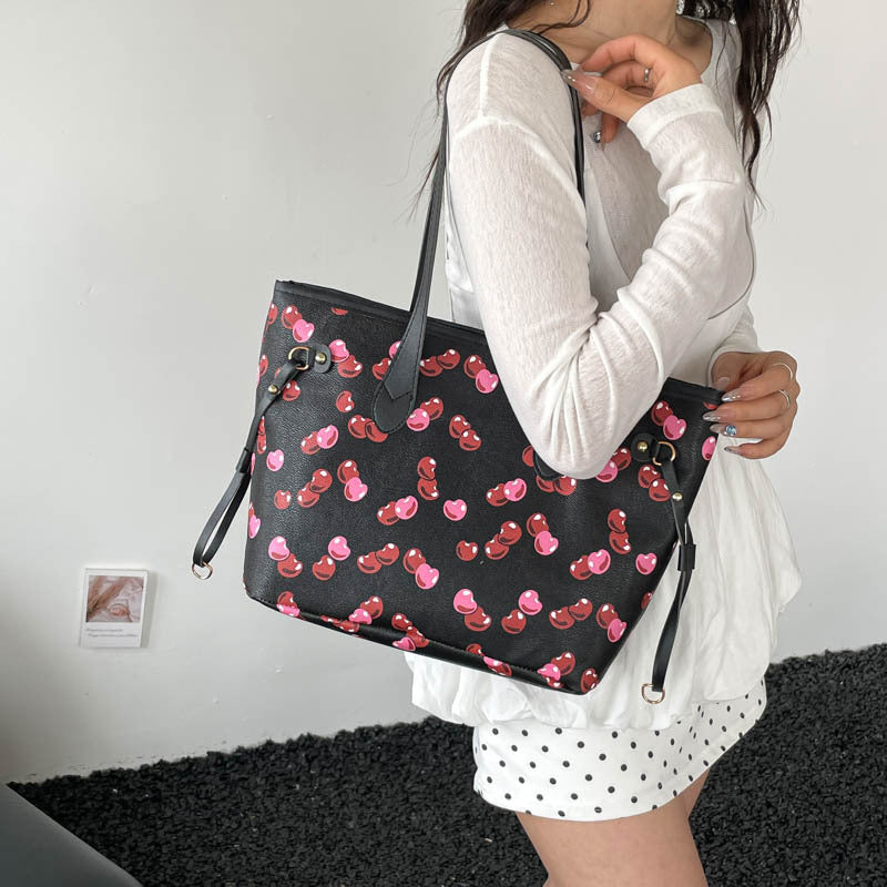 Damen Tragetasche mit fröhlichem Erdbeerdesign Nord Taschen