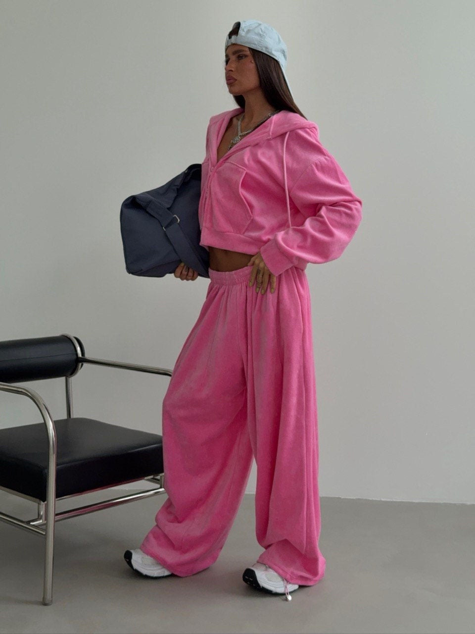 Damen Velours-Set Oversize mit Cropped-Zip-Hoodie und weiter Bundfaltenhose Nord Taschen
