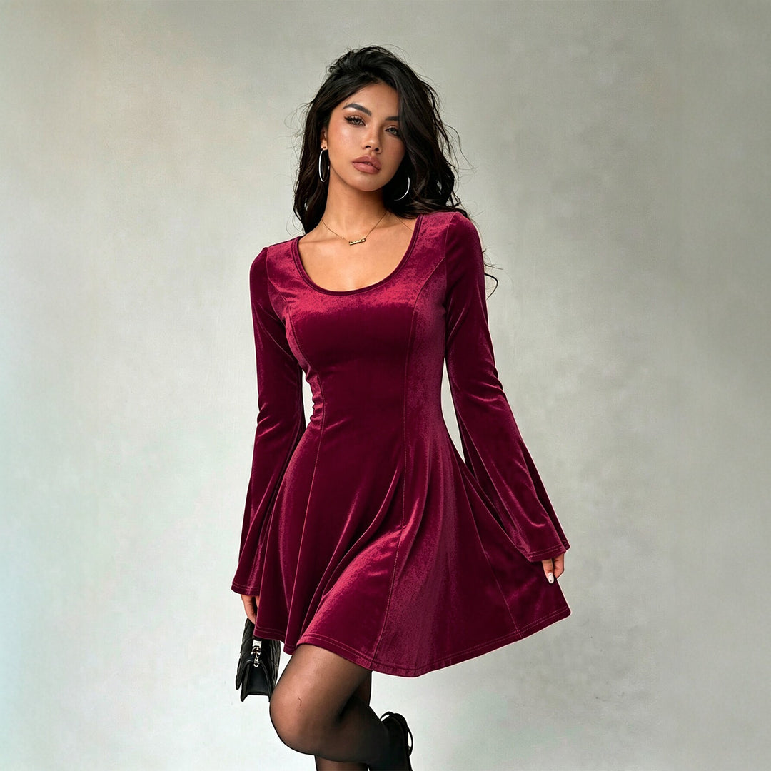 Damen Samt-Skaterkleid mit ausgestelltem Rock, U-Boot-Ausschnitt und Glockenärmeln Nord Taschen