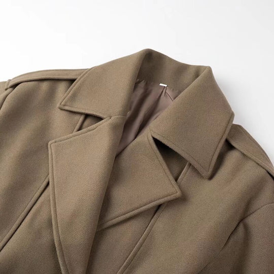 Damen Kurzer Wollmix-Trench mit Gürtel, Epauletten und weitem Revers Nord Taschen