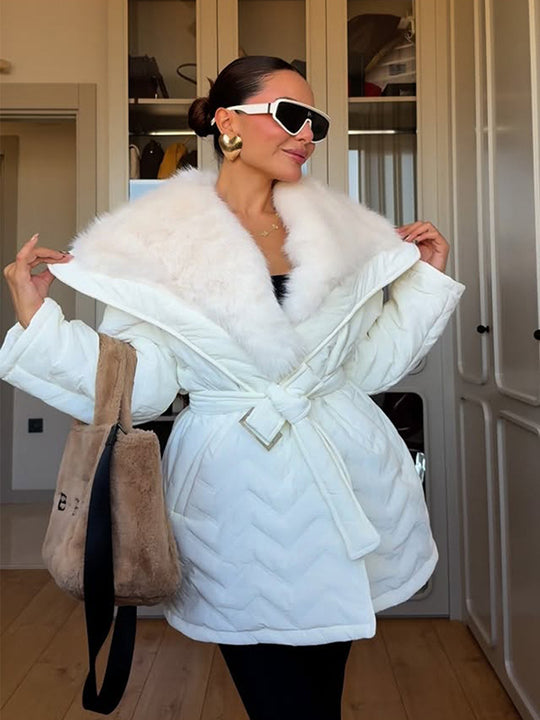 Damen Glänzende Steppjacke mit Taillengürtel und voluminösem Kunstfellkragen Nord Taschen