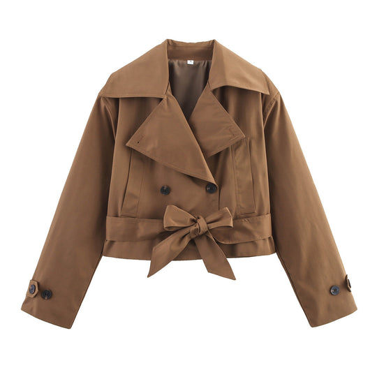 Damen Kurz-Cropped Trenchjacke mit weitem Schalkragen, Taillengürtel zum Binden und dekorativen Manschetten Nord Taschen