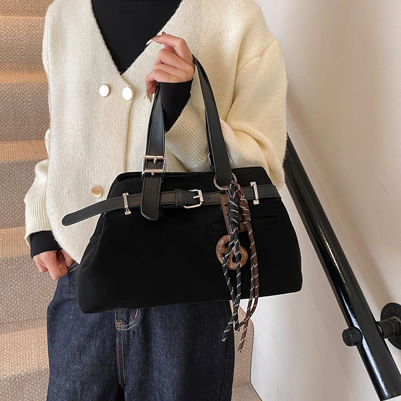 Damen Handtasche mit strukturiertem Design und dekorativen Akzenten Nord Taschen