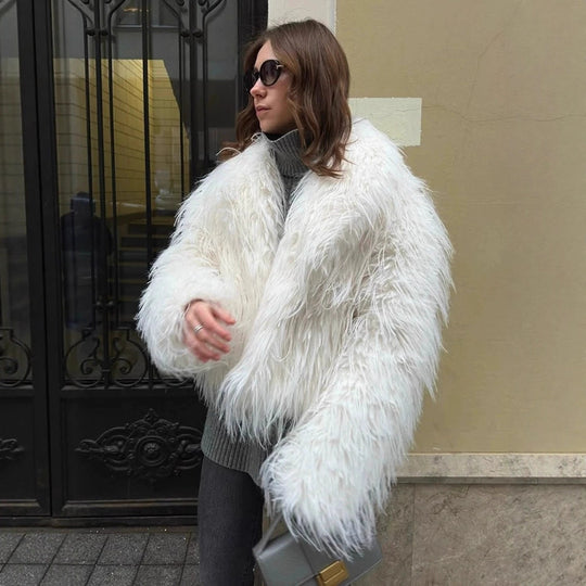 Damen Kurzmantel aus langfaserigem Faux‑Fur mit ausgefranster Shaggy‑Textur und übergroßen Ärmeln Nord Taschen