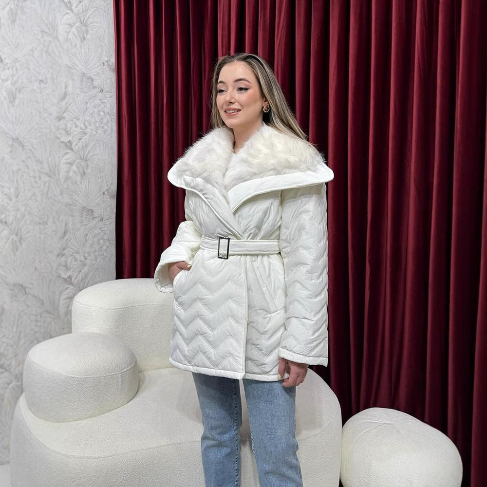 Damen Glänzende Steppjacke mit Taillengürtel und voluminösem Kunstfellkragen Nord Taschen