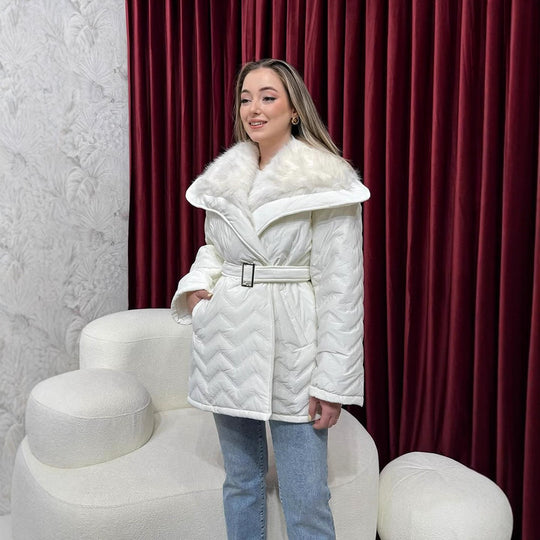 Damen Glänzende Steppjacke mit Taillengürtel und voluminösem Kunstfellkragen Nord Taschen