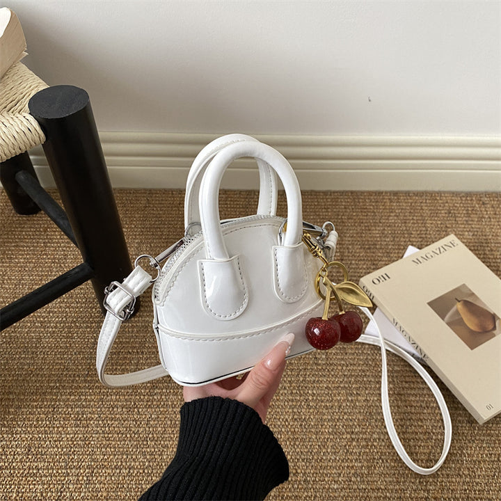 Damen Mini Umhängetasche mit fruchtigem Anhänger Nord Taschen