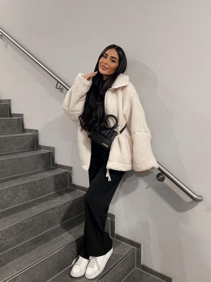 Damen Boxy-Teddyfleece-Jacke mit Stehkragen, Zwei-Wege-Reißverschluss und aufgesetzten Taschen Nord Taschen