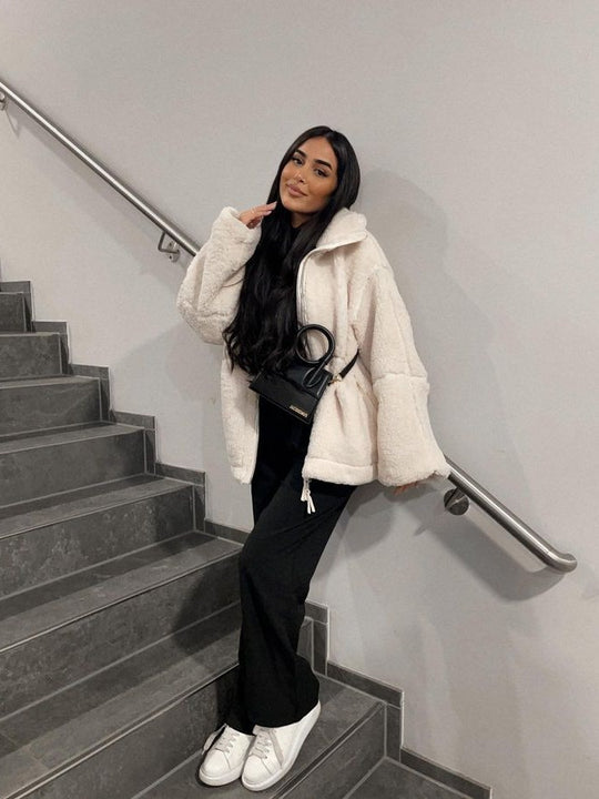 Damen Boxy-Teddyfleece-Jacke mit Stehkragen, Zwei-Wege-Reißverschluss und aufgesetzten Taschen Nord Taschen