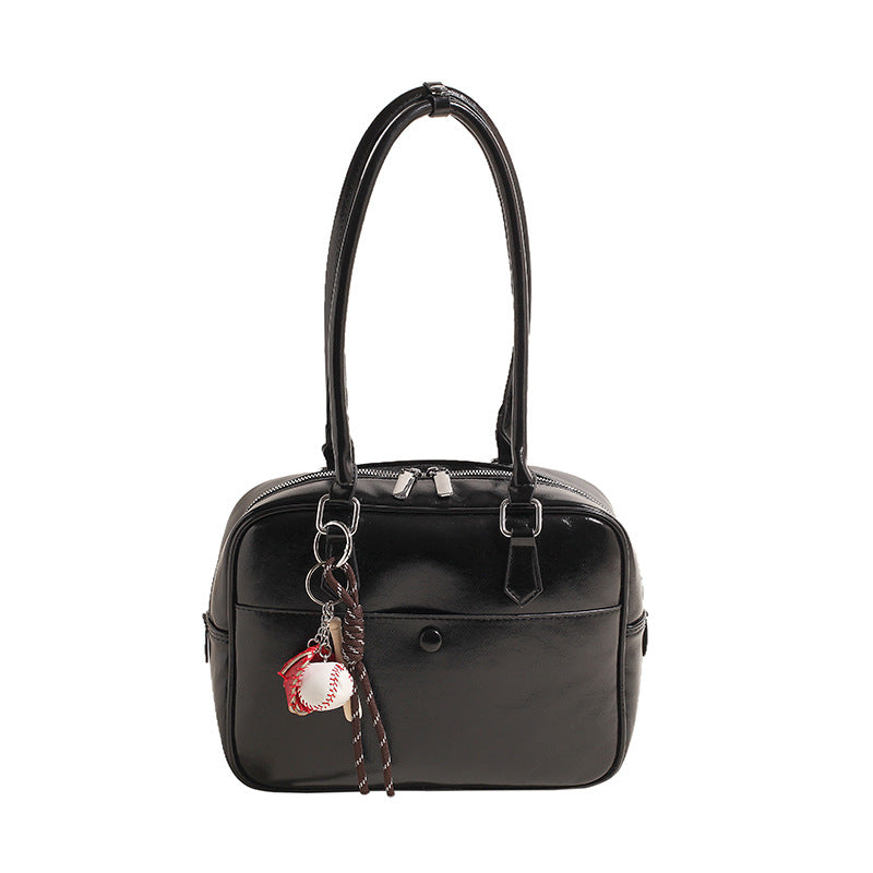 Damen praktische Lederhandtasche mit charmantem Anhänger Nord Taschen