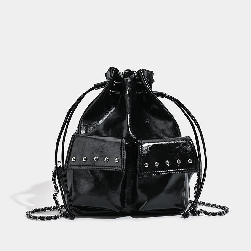 Damen Hobo-Tasche mit modernem Kordelzug und eleganten Metallakzenten Nord Taschen