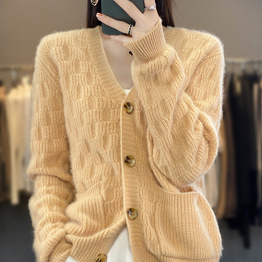 Damen Weicher Angora‑Look Zopfmuster-Cardigan mit V‑Ausschnitt und aufgesetzten Taschen Nord Taschen