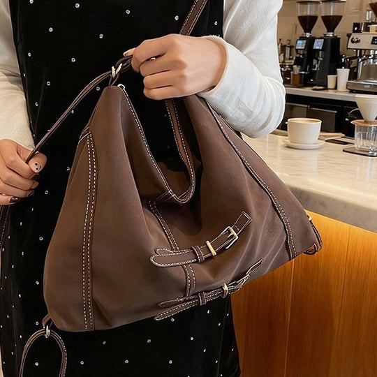 Damen Hobo-Tasche aus weichem Kunstleder mit elegantem Verschluss Nord Taschen
