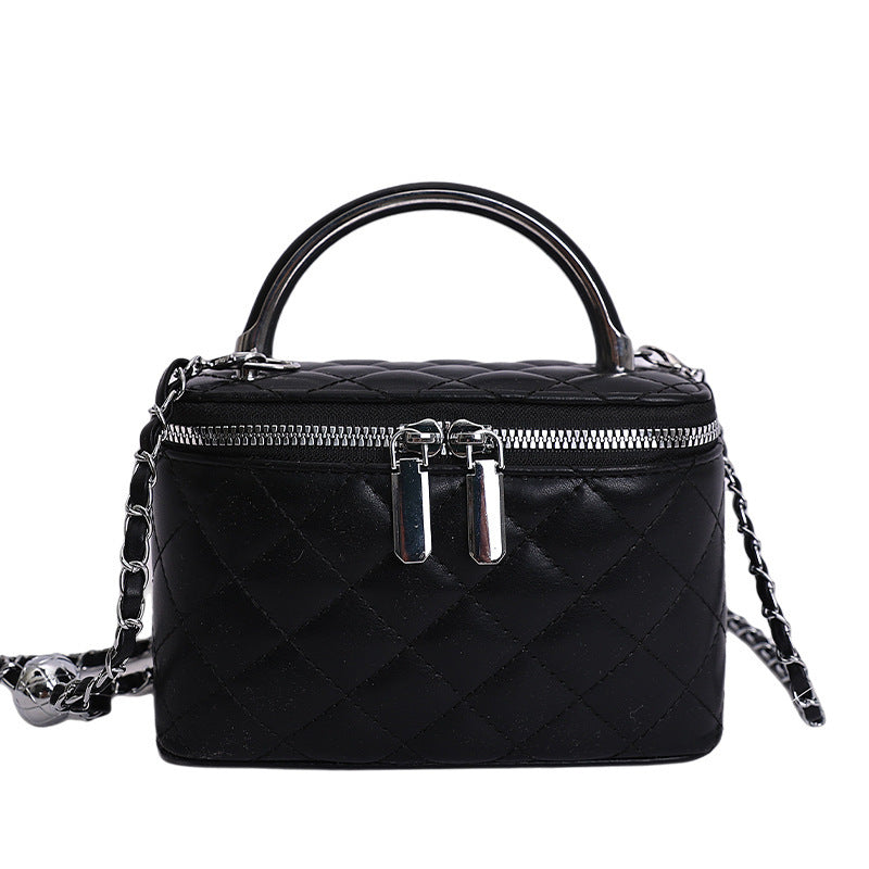 Damen Mini-Handtasche mit goldfarbenem Kettenakzent und strukturiertem Design Nord Taschen