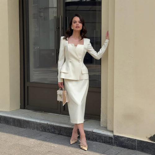 Damen Figurbetontes Tailleur‑Set mit markantem eckigem Ausschnitt und Schößchen Nord Taschen