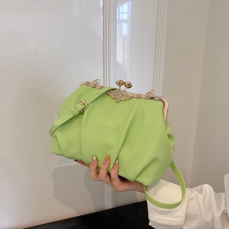Damen Clutch-Handtasche mit eleganter Struktur und kunstvollem Verschluss Nord Taschen