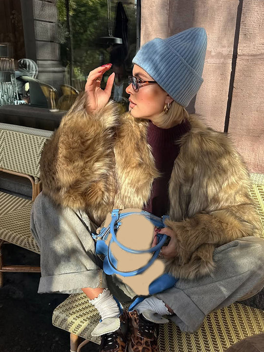 Damen Kurz geschnittene Kunstfelljacke mit Oversize-Ärmeln und Plüschkragen Nord Taschen