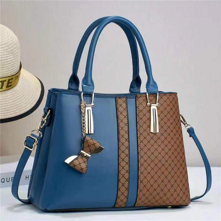 Damen Handtasche mit edlem Strukturdesign und dekorativem Schleifen-Anhänger Nord Taschen