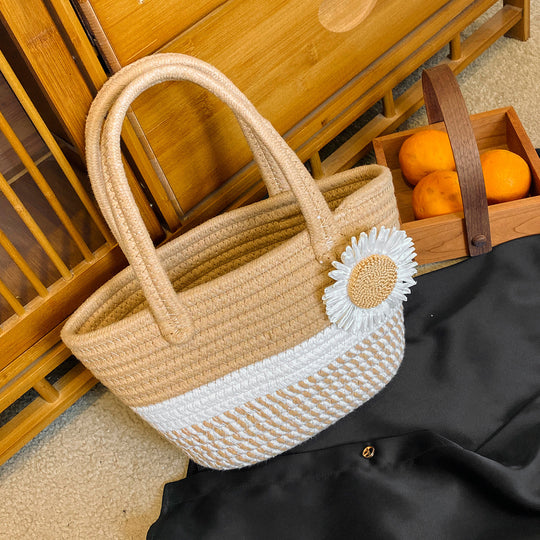 Damen Handtasche aus geflochtenem Naturmaterial mit floralem Detail Nord Taschen