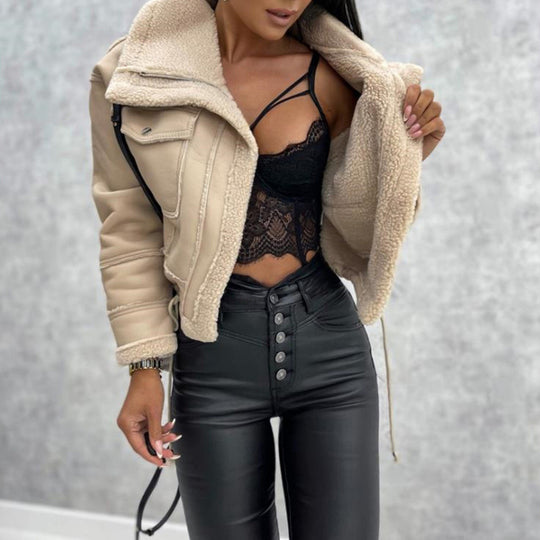 Damen Fliegerjacke in Lammfell-Optik mit Teddyfutter und taillierter Biker-Silhouette Nord Taschen