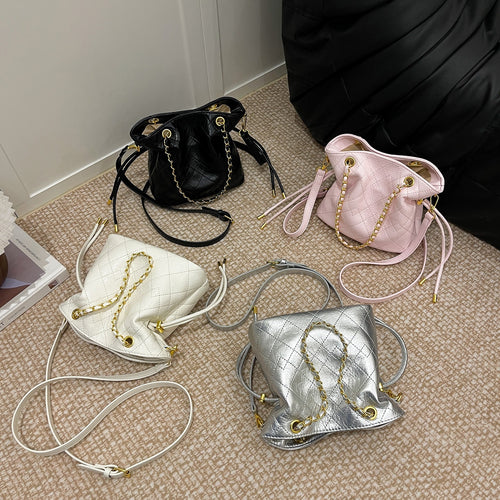 Damen Hobo-Tasche mit elegantem Kettenakzent und strukturierter Oberfläche Nord Taschen