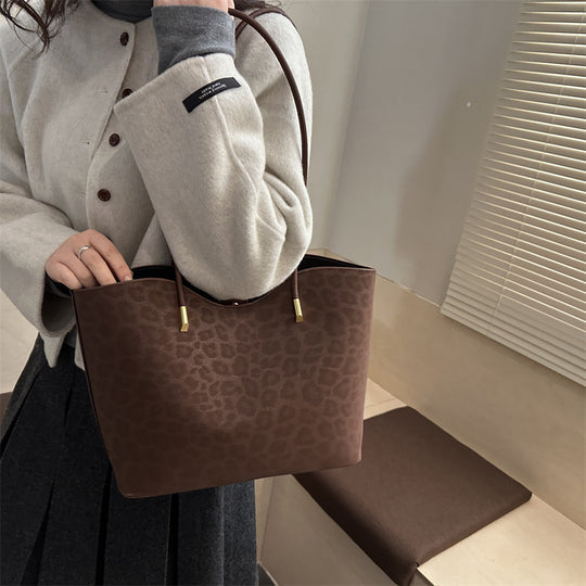 Damen Shopper-Tasche mit stilvollem Leopardenmuster und eleganten Verzierungen Nord Taschen