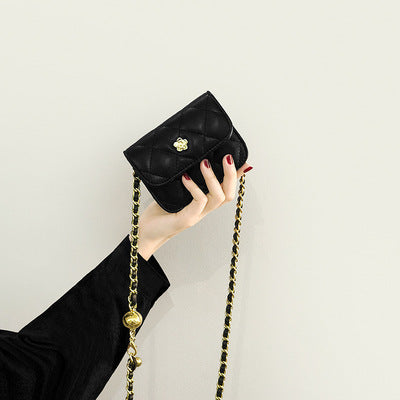 Damen Clutch-Tasche mit elegantem Kettenriemen und dekorativem Verschluss Nord Taschen