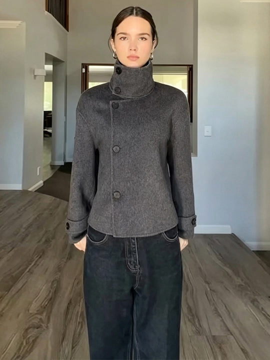 Damen Kurzer Wollmix-Mantel mit asymmetrischer Knopfleiste und hohem Stehkragen Nord Taschen