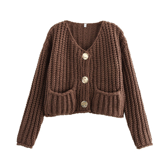 Damen Grobstrick-Cardigan mit V‑Ausschnitt, goldener Knopfleiste und aufgesetzten Taschen Nord Taschen