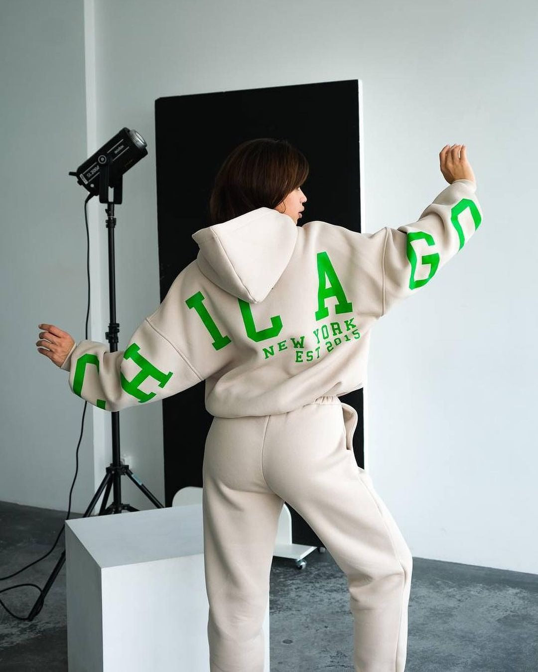 Damen Oversized Kapuzenpullover mit großflächigem Blockprint Nord Taschen