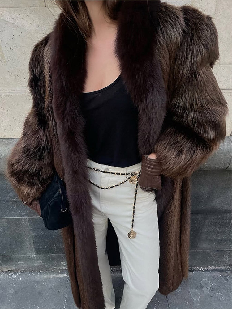 Damen Luxuriöser langer Pelzmantel mit breitem Kragen und voluminösen Ärmeln Nord Taschen
