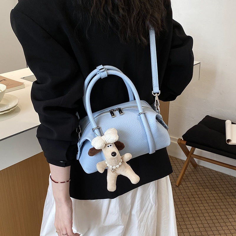 Damen Designer-Handtasche mit spielerischem Tieranhänger Nord Taschen