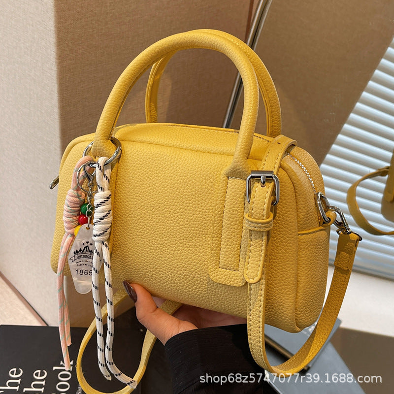 Damen Handtasche mit robustem Kunstleder und abnehmbarem Schulterriemen Nord Taschen