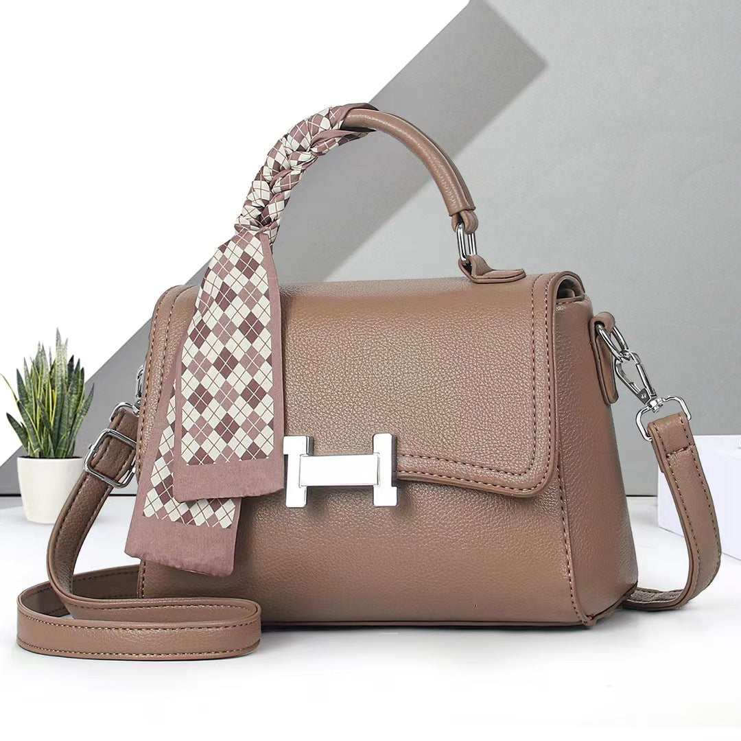 Damen elegante Schultertasche mit modischer Schleifenapplikation Nord Taschen