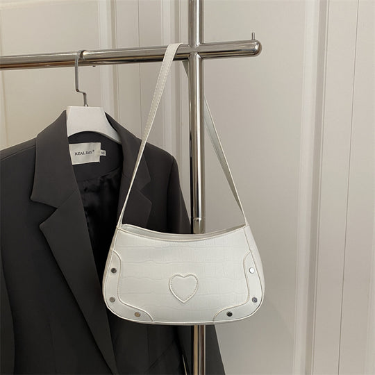 Damen Umhängetasche mit Herzmotiv und strukturierter Oberfläche Nord Taschen