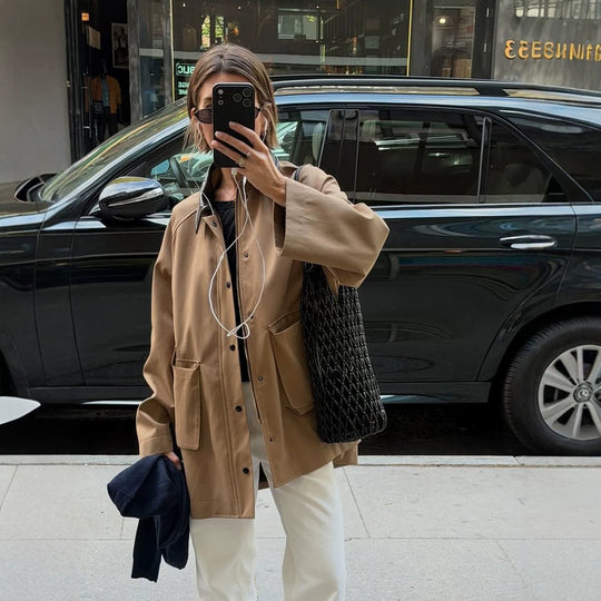 Damen Oversize utilitarische Jacke mit großen Pattentaschen und Kontrastkragen Nord Taschen