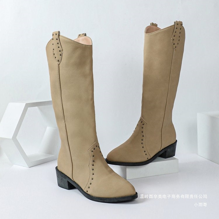 Damen kniehohe Veloursleder-Stiefel mit dekorativer Lochstanzung und mittlerem Blockabsatz Nord Taschen