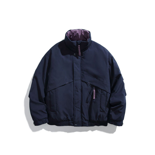 Unisex Kurz geschnittene wattierte Boxy‑Bomberjacke mit hohem Stehkragen und diagonalen Pattentaschen Nord Taschen
