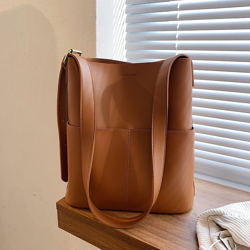 Damen Schultertasche mit eleganter Struktur und praktischen Außenfächern Nord Taschen
