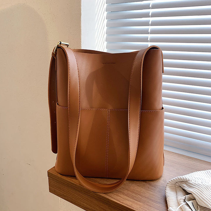 Damen Schultertasche mit eleganter Struktur und praktischen Außenfächern Nord Taschen