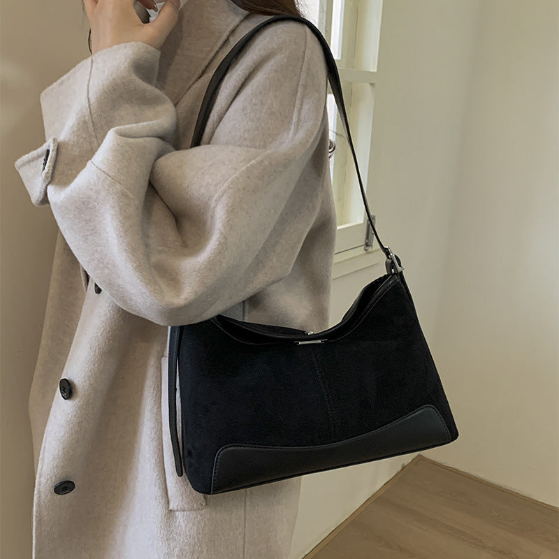 Damen Hobo-Tasche aus weichem Veloursleder mit eleganter Form Nord Taschen