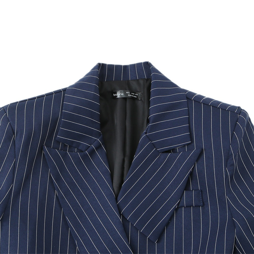 Damen Taillierter Nadelstreifen-Blazer mit asymmetrischem Revers und Pattentaschen Nord Taschen