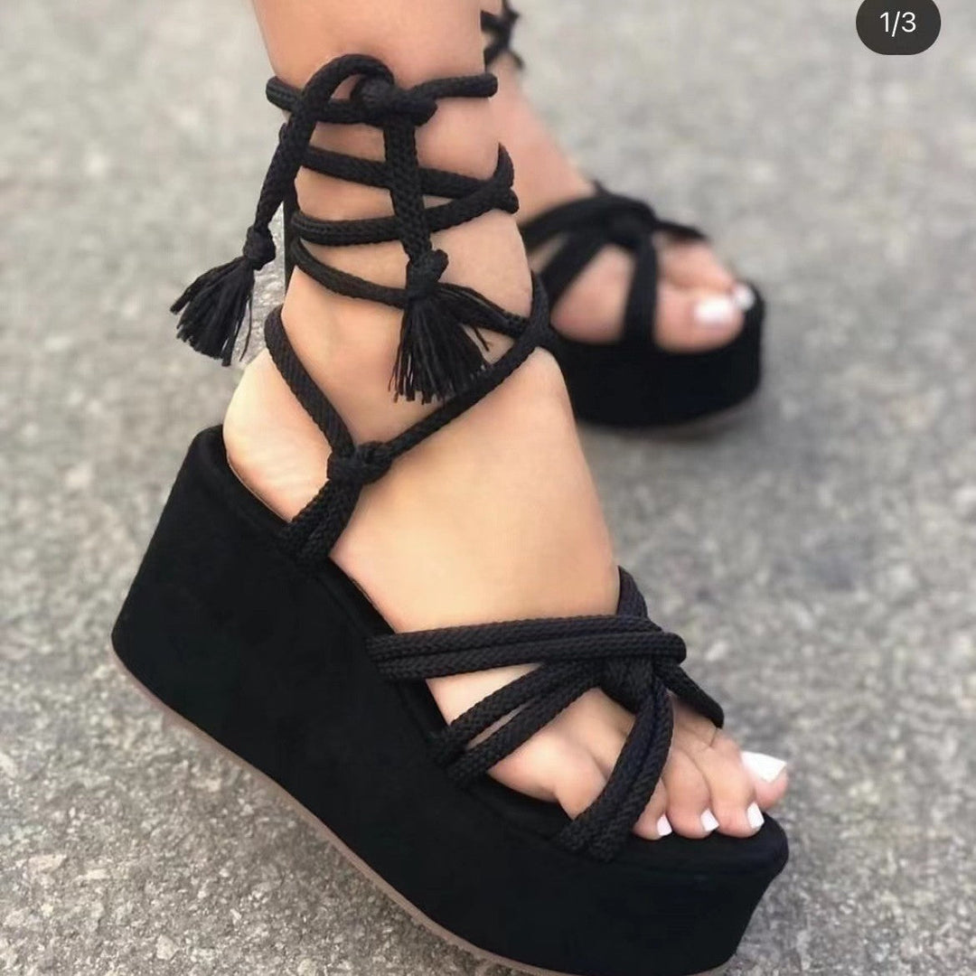 Damen Wedge-Sandalen mit geflochtenem Riemendesign und komfortabler Plateau-Sohle Nord Taschen