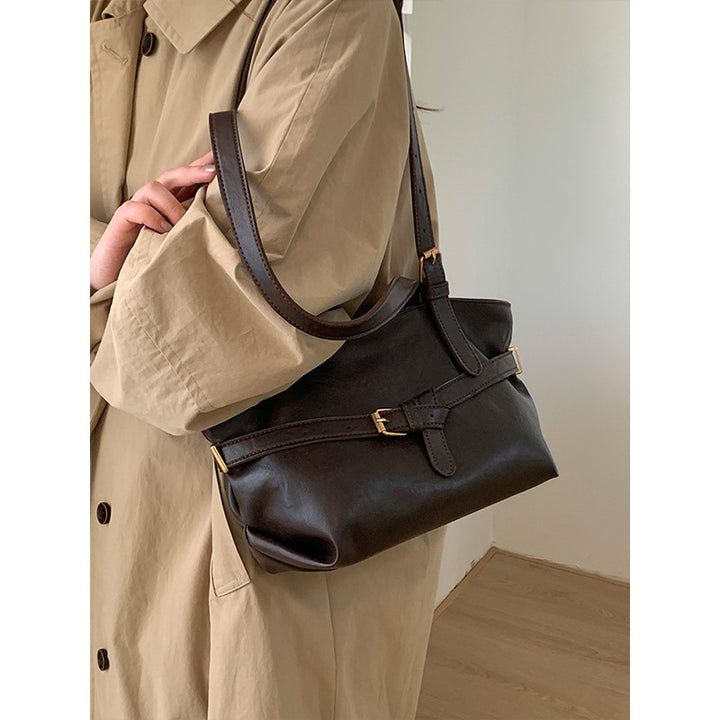 Damen Handtasche mit hochwertigem Kunstleder und elegantem Gurtverschluss Nord Taschen