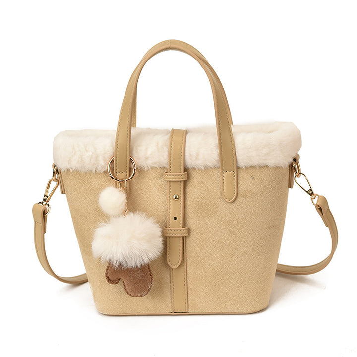 Damen Handtasche mit kuscheligem Innenfutter und abnehmbarem Anhänger Nord Taschen