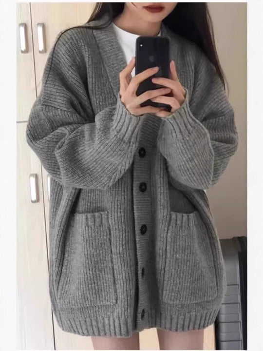 Damen Oversize Strickcardigan mit aufgesetzten Taschen und durchgehender Knopfleiste Nord Taschen