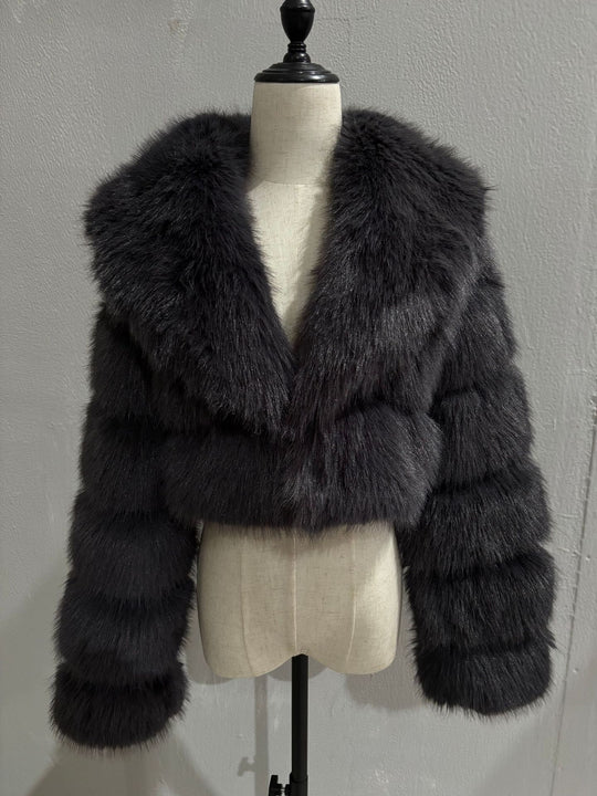 Damen Kurz geschnittene Kunstpelz‑Bolerojacke mit voluminösem Schalkragen Nord Taschen