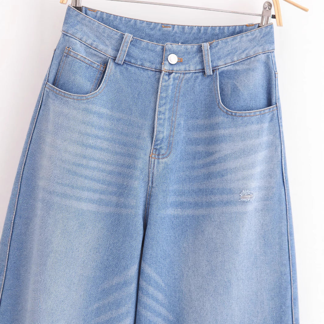 Damen High-Waist-Jeanshose mit weitem Bein, geradem Saum und dezenter Used‑Optik Nord Taschen