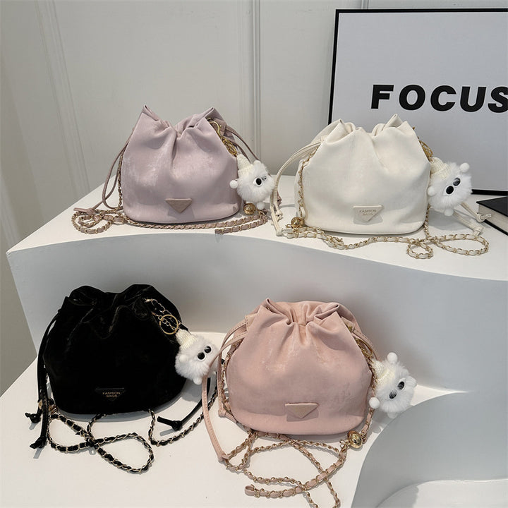 Damen Hobo-Tasche mit eleganter Kettenverzierung und modischem Design Nord Taschen
