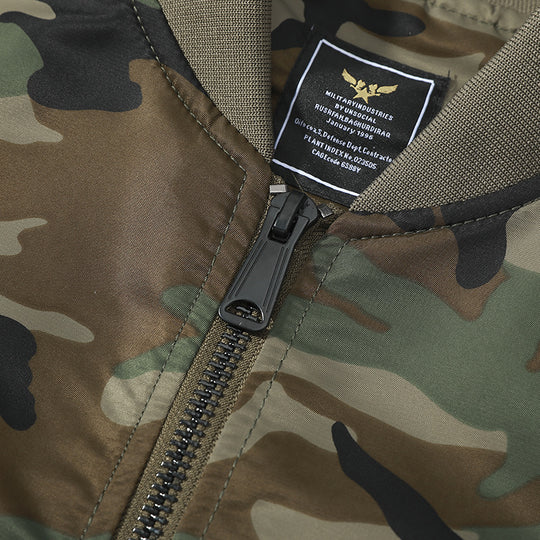 Herren militärisch inspirierte Bomberjacke mit Camouflage, Ärmeltasche und Rippbündchen Nord Taschen